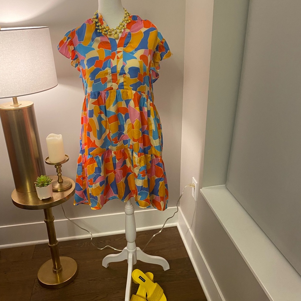 NEW! Fun and versatile dress from the Avara collection in size Small!